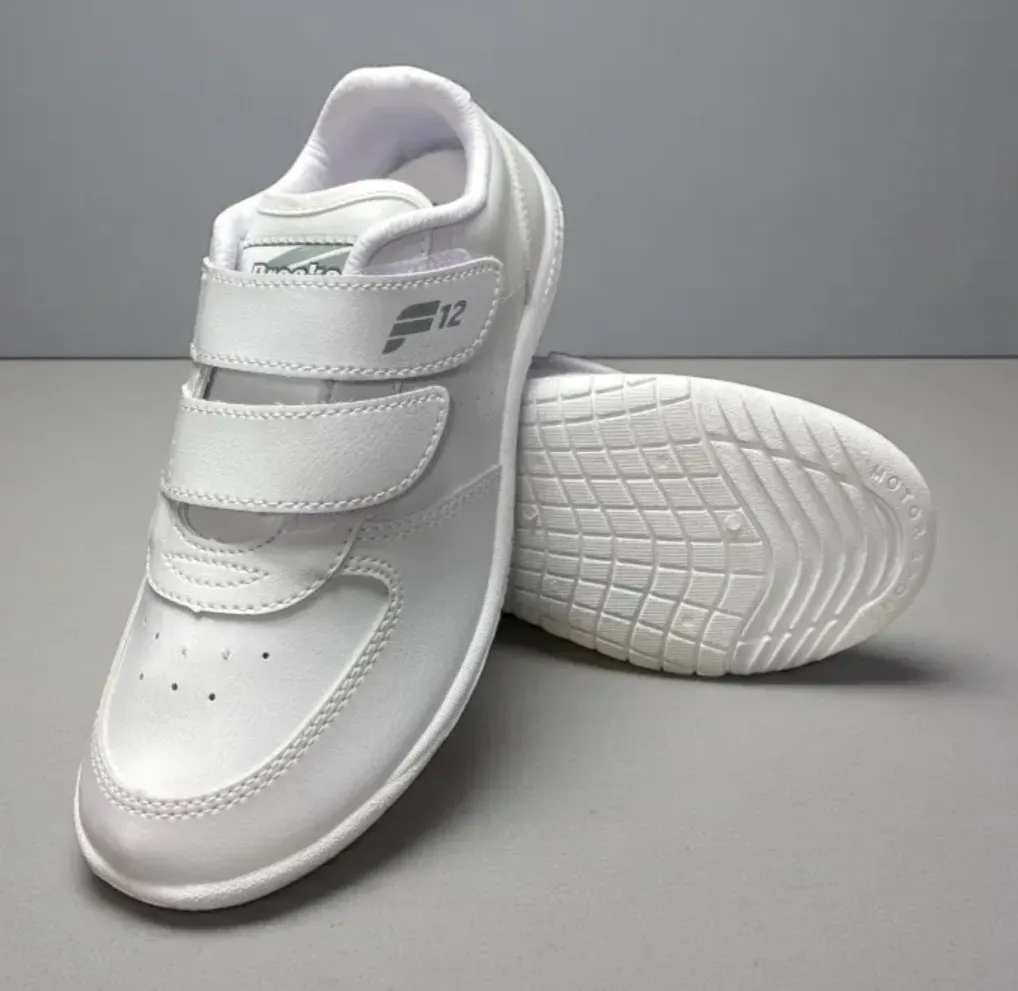 White Canvas / Sports shoes. Seller: ABC KIDS WEAR on Muafay. 1